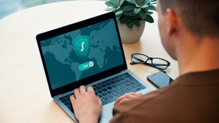 Are VPNs legal? When should you avoid using them?