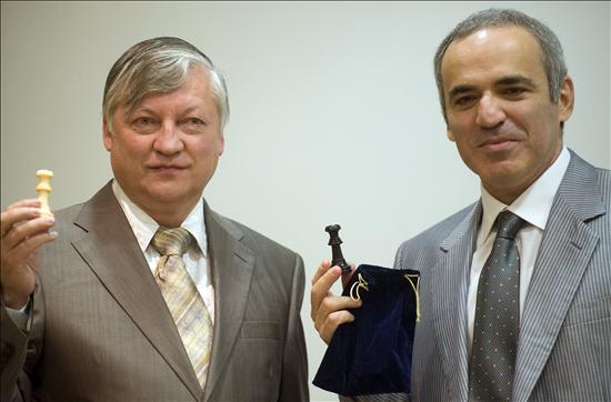 Karpov y Kasparov se Reencuentran en Valencia Cuna del Ajedrez Moderno