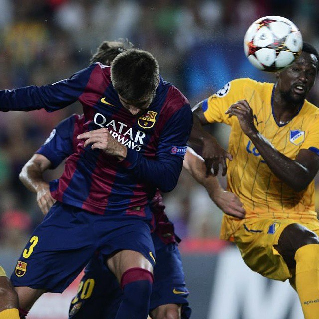 Gol de Piqué tras propinar un testarazo al balón a pase de Leo Messi