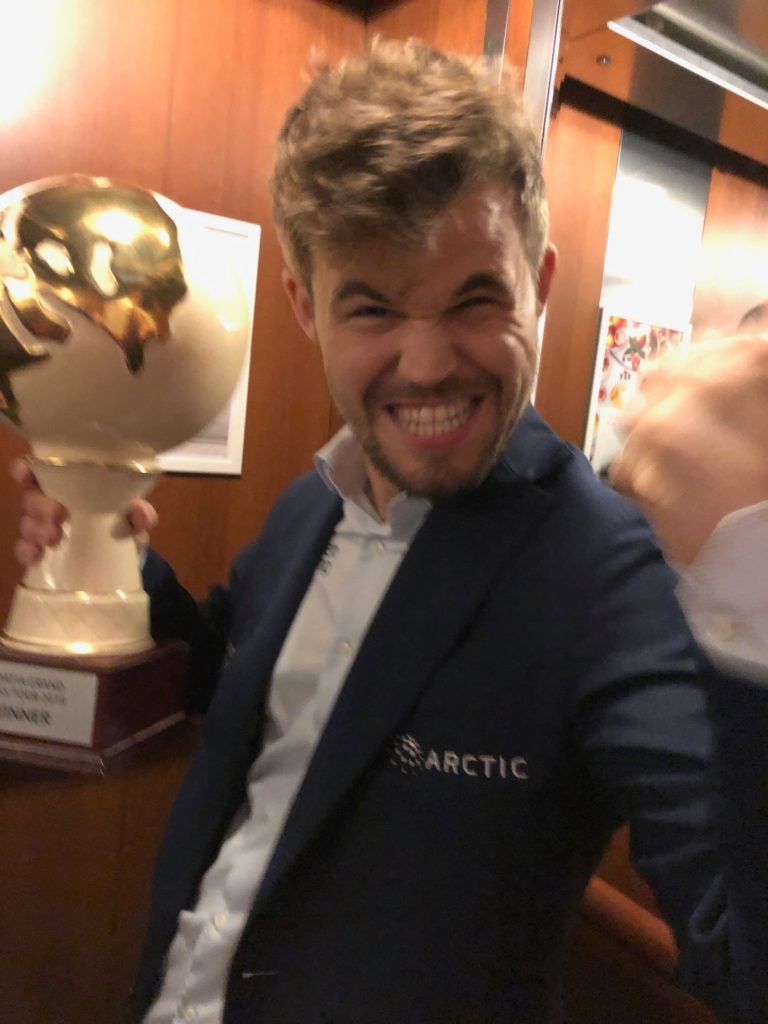 Mi Partida con Magnus Carlsen en la Variante del Cambio de la Apertura Española [C68]